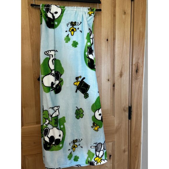 Peanuts Joe Cool Snoopy St Patty's Blue Soft Touch Throw 50x70 Inches NWT - Picture 2 of 3